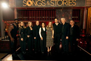 Kelly Clarkson feet photo thumbnail