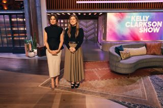 Kelly Clarkson feet photo thumbnail