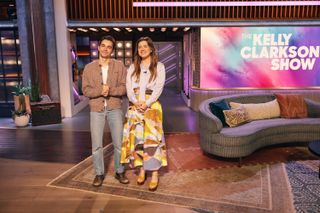 Kelly Clarkson feet photo thumbnail