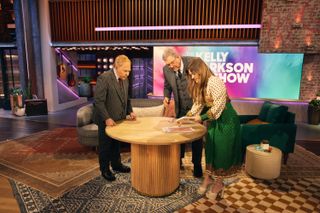 Kelly Clarkson feet photo thumbnail