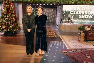 Kelly Clarkson feet photo 3