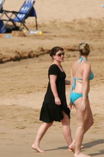 Kelly Clarkson feet photo thumbnail