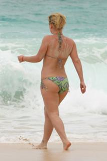 Kelly Clarkson feet photo thumbnail