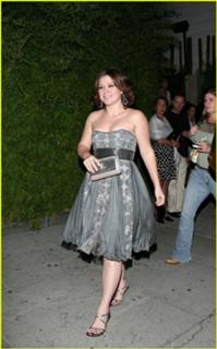 Kelly Clarkson feet photo thumbnail