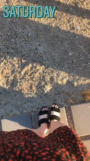 Kelly Frye feet photo 7