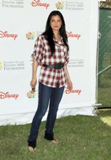 Kelly Hu feet photo thumbnail