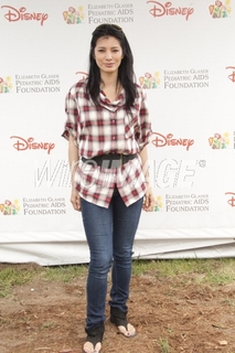 Kelly Hu feet photo thumbnail