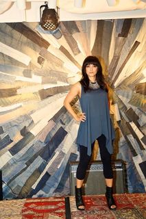 Kelly Hu feet photo thumbnail