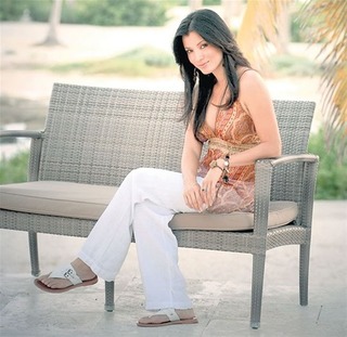 Kelly Hu feet photo thumbnail