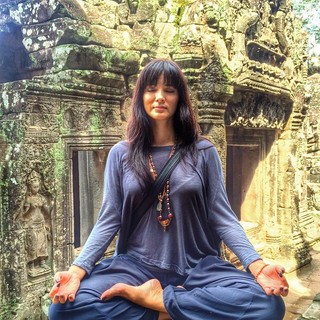 Kelly Hu feet photo thumbnail