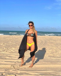 Kelly Key feet photo thumbnail