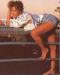 Kelly LeBrock feet photo thumbnail