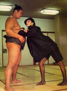 Kelly LeBrock feet photo thumbnail