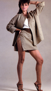 Kelly LeBrock feet photo thumbnail