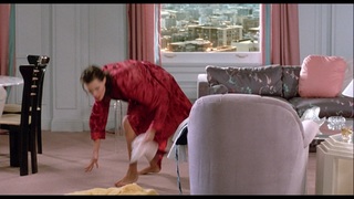 Kelly LeBrock feet photo thumbnail