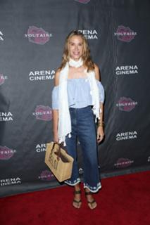 Kelly Lynch feet photo thumbnail