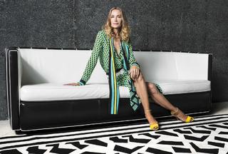 Kelly Lynch feet photo thumbnail