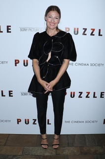 Kelly Macdonald feet photo thumbnail
