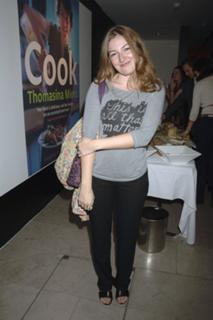 Kelly Macdonald feet photo thumbnail