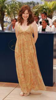 Kelly Macdonald feet photo thumbnail