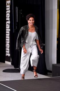 Kelly McCreary feet photo 11