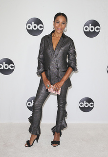 Kelly McCreary feet photo 5