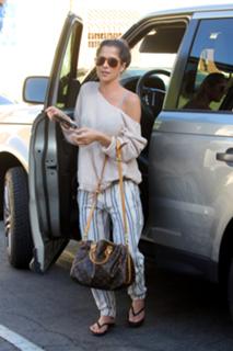 Kelly Monaco feet photo thumbnail