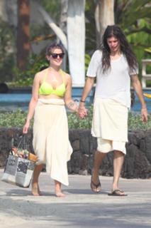 Kelly Osbourne feet photo thumbnail