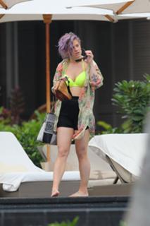 Kelly Osbourne feet photo thumbnail