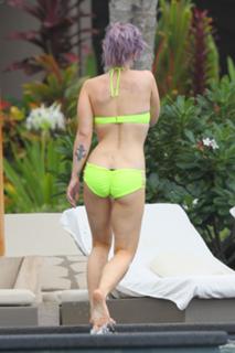 Kelly Osbourne feet photo thumbnail