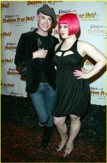 Kelly Osbourne feet photo thumbnail