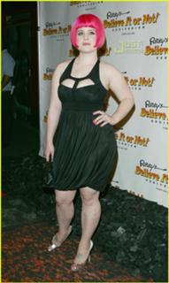 Kelly Osbourne feet photo thumbnail