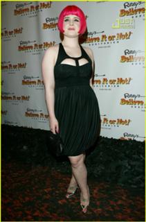 Kelly Osbourne feet photo thumbnail