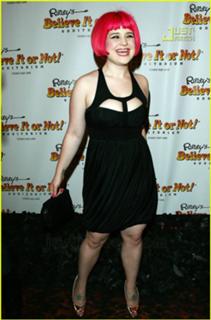 Kelly Osbourne feet photo thumbnail