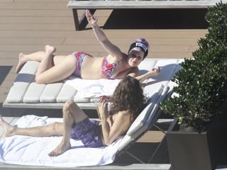 Kelly Osbourne feet photo thumbnail