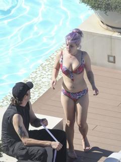 Kelly Osbourne feet photo thumbnail