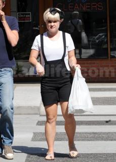 Kelly Osbourne feet photo thumbnail