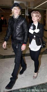 Kelly Osbourne feet photo thumbnail