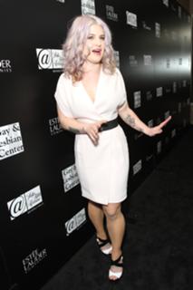 Kelly Osbourne feet photo thumbnail