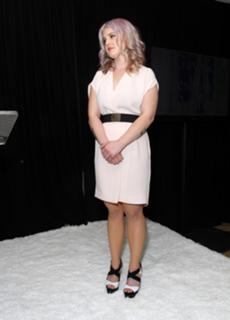 Kelly Osbourne feet photo thumbnail
