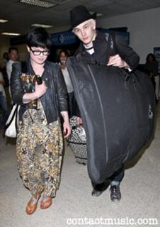 Kelly Osbourne feet photo thumbnail