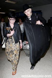 Kelly Osbourne feet photo thumbnail