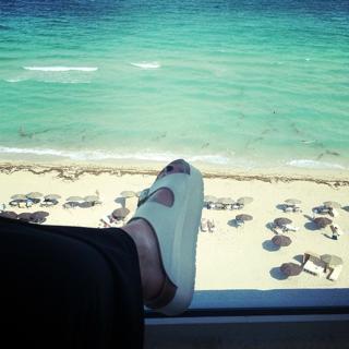Kelly Osbourne feet photo thumbnail