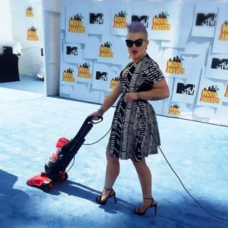 Kelly Osbourne feet photo thumbnail