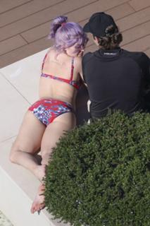 Kelly Osbourne feet photo thumbnail