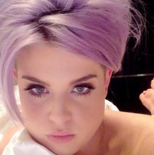 Kelly Osbourne feet photo thumbnail