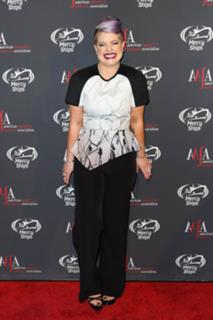 Kelly Osbourne feet photo thumbnail