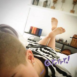 Kelly Osbourne feet photo thumbnail