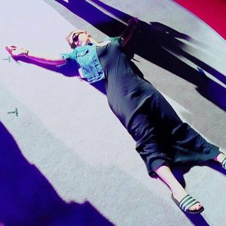 Kelly Osbourne feet photo thumbnail