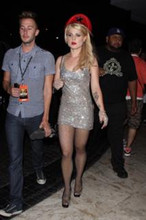 Kelly Osbourne feet photo thumbnail